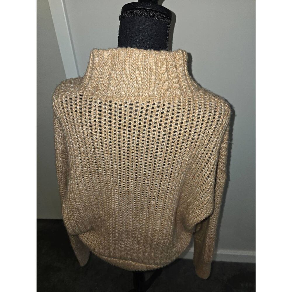 Express Sweater - Picture 6 of 7